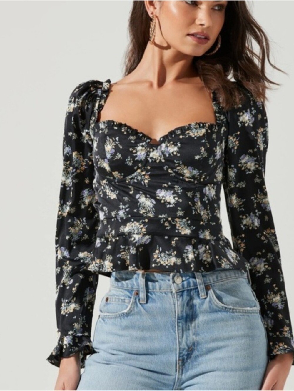 ASTR The Label Cropped Blouse Long Sleeve Black Floral Sweetheart Darted Medium